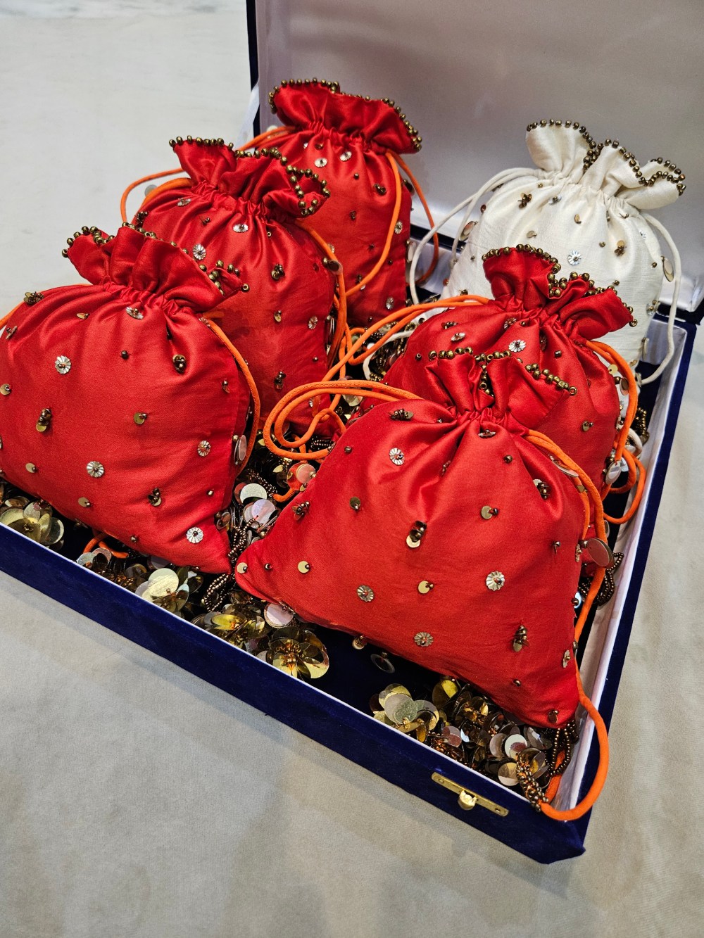 100 PCS WEDDING FAVOURS
